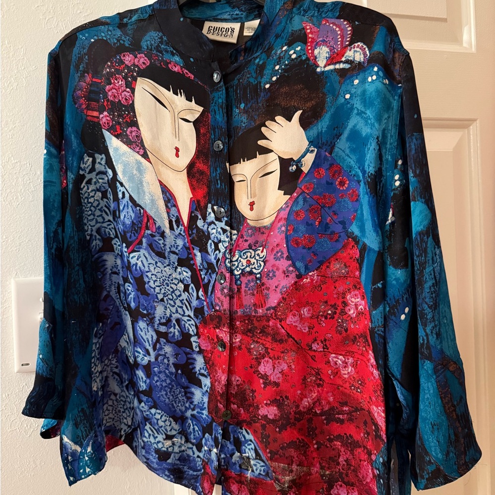 EUC Unique Blue and Red Artistic Blouse
Asian silk blouse by Chicos sz 2